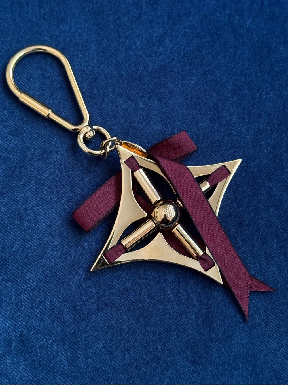 Authentic Louis Vuitton Gold Tone Fleur Bag Key Charm